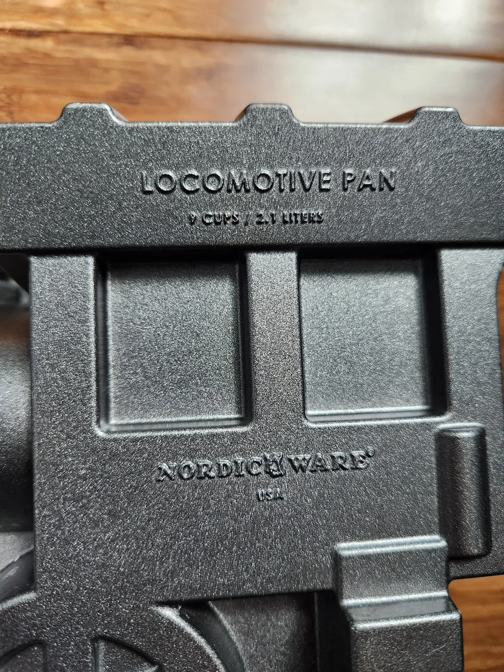 Nordic Ware Metal Locomotive Pan Train Cake Mold Birthday Thomas Chuggington